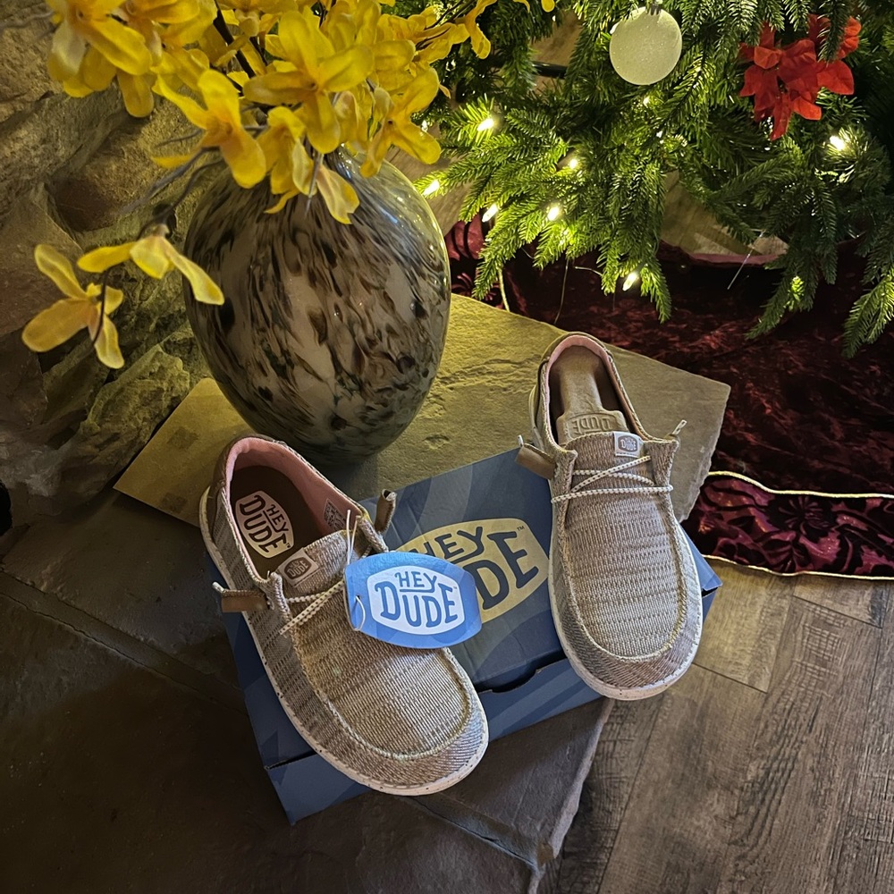 Hey Dude Shoes Ladies Size 6